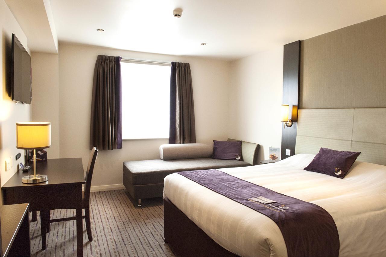 Premier Inn London Tottenham Hale Екстериор снимка