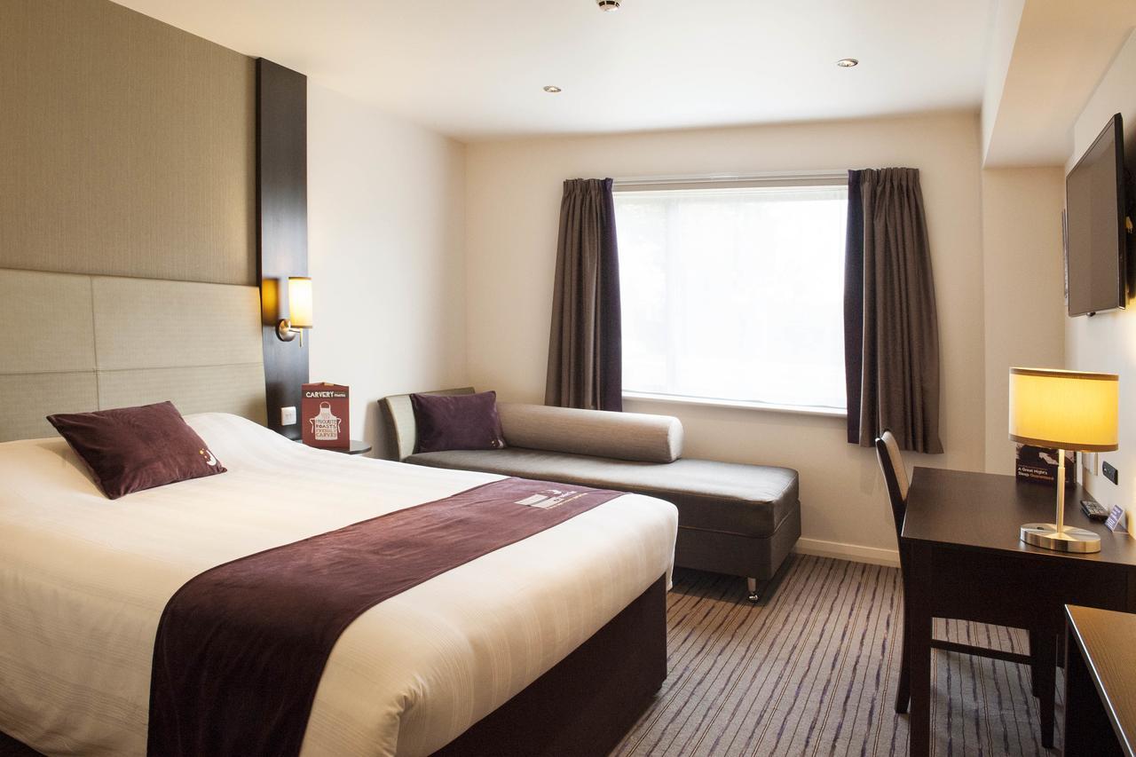 Premier Inn London Tottenham Hale Екстериор снимка