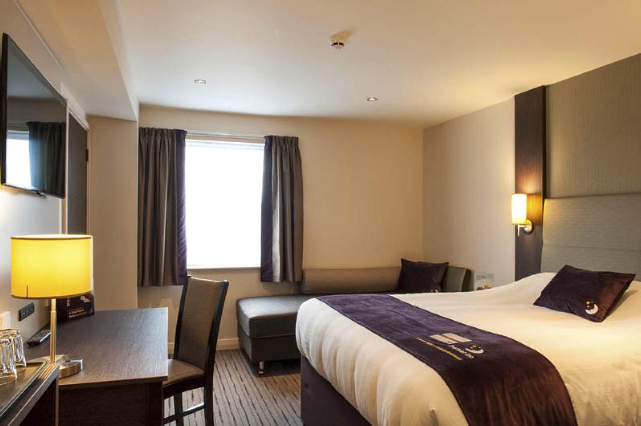 Premier Inn London Tottenham Hale Екстериор снимка