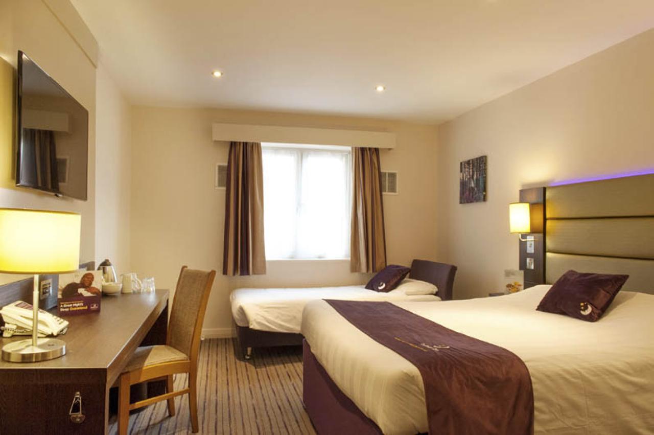 Premier Inn London Tottenham Hale Екстериор снимка