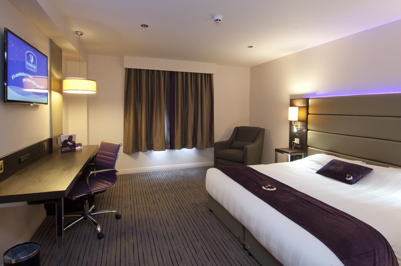 Premier Inn London Tottenham Hale Екстериор снимка