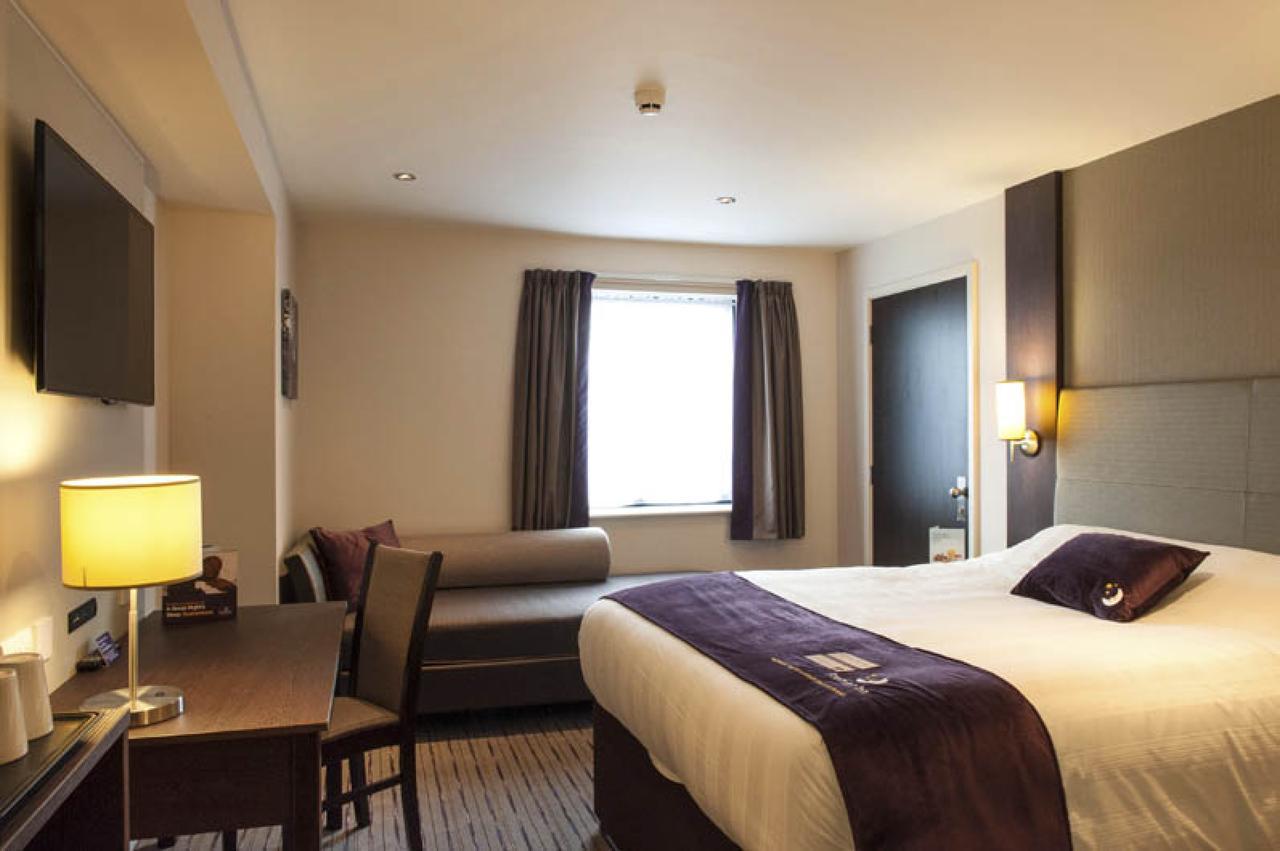 Premier Inn London Tottenham Hale Екстериор снимка
